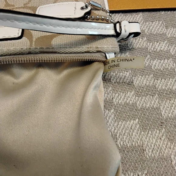 Coach bundle featuring a mix of classic signature and leather pieces - Picture 7 of 10